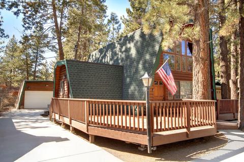 933 Nana Ave, Big Bear City, CA 92314 photo 2