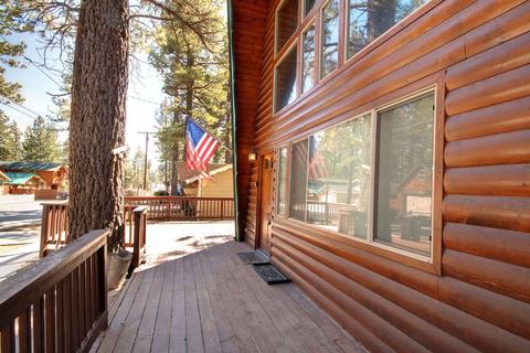 933 Nana Ave, Big Bear City, CA 92314 photo 4