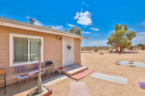 1525 Dakota Ln, Landers, CA 92285 photo 3