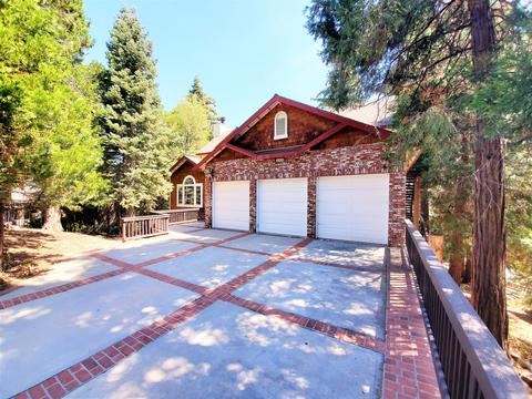 245 Chipmunk Dr, Lake Arrowhead, CA 92352 photo 2