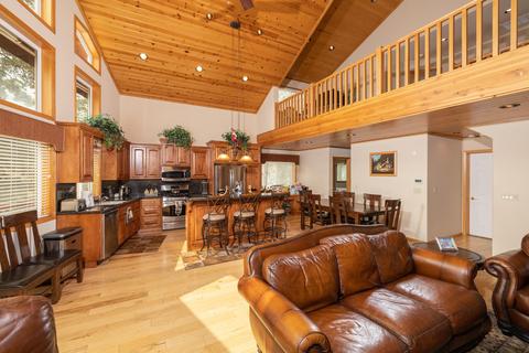 39692 Lake Dr, Big Bear Lake, CA 92315 photo 4