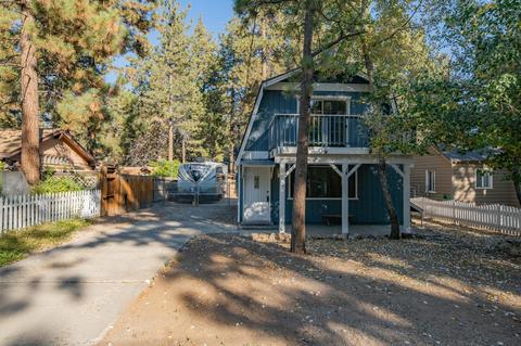 956 Tinkerbell Ave, Big Bear City, CA 92314 photo 2