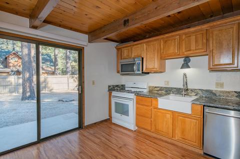 956 Tinkerbell Ave, Big Bear City, CA 92314 photo 10
