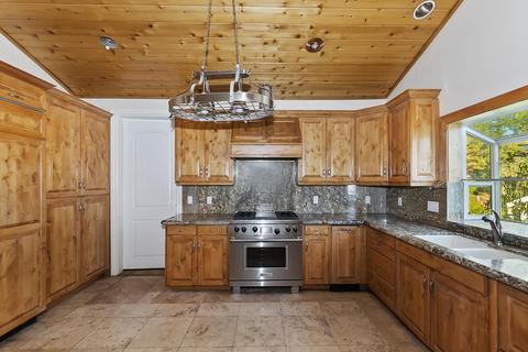 30034 Magic Dr, Running Springs, CA 92382 photo 2