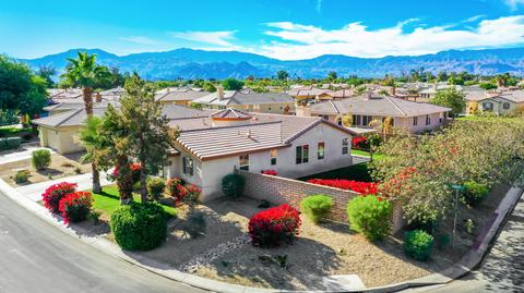 37801 Banbury St, Indio, CA 92203 photo 2