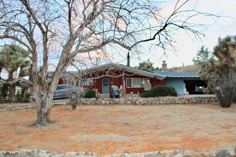 56865 Ivanhoe Dr, Yucca Valley, CA 92284 photo 2