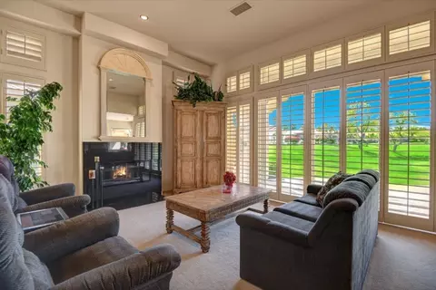 527 Arrowhead Dr, Palm Desert, CA 92211 photo 4