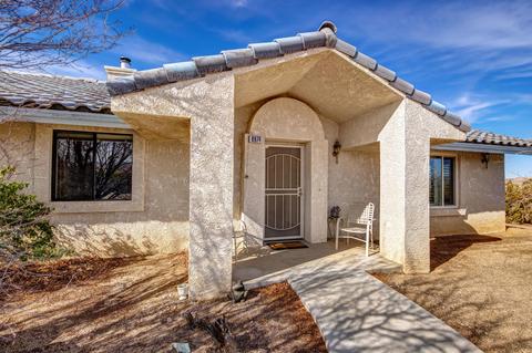 8974 Dulce Ave, Yucca Valley, CA 92284 photo 2