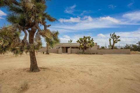 329 Jemez Trl, Yucca Valley, CA 92284 photo 2