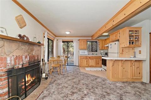 795 Pine Ln, Sugarloaf, CA 92386 photo 9