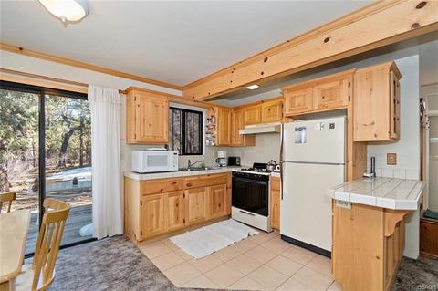 795 Pine Ln, Sugarloaf, CA 92386 photo 10