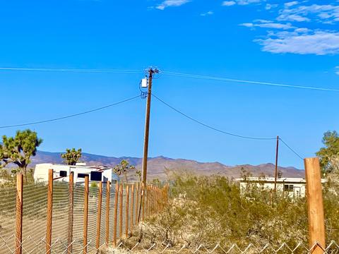 574 Anita Ave, Landers, CA 92285 photo 3