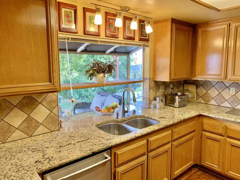 6589 Hawkley Dr, Riverside, CA 92506 photo 9