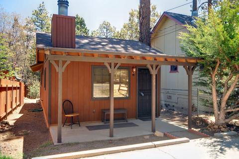 585 Wabash Ln, Sugarloaf, CA 92386 photo 3