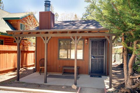 585 Wabash Ln, Sugarloaf, CA 92386 photo 2
