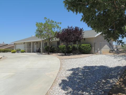 57792 Juarez Dr, Yucca Valley, CA 92284 photo 2