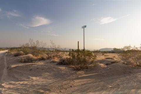 56720 Amargon Rd, Landers, CA 92285 photo 6