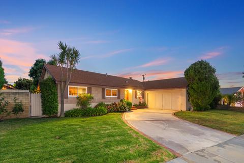 2304 E Cloverdale Ave, Orange, CA 92867 photo 2