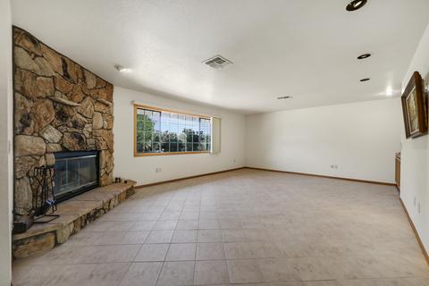 56761 Bonanza Dr, Yucca Valley, CA 92284 photo 4