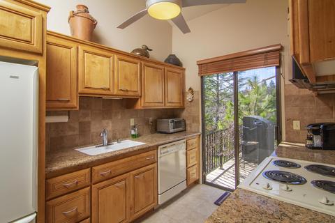 27721 Peninsula Dr, Lake Arrowhead, CA 92352 photo 10
