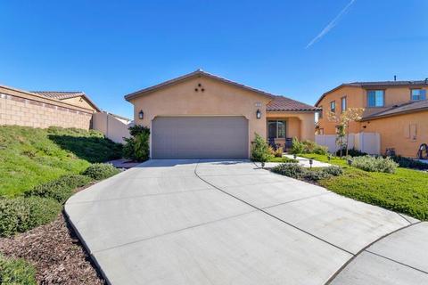 1524 Comet Ct, Beaumont, CA 92223 photo 1