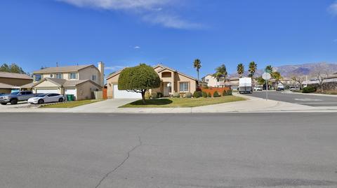 796 Cougar Ranch Rd, Beaumont, CA 92223 photo 2