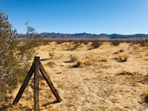 5320 Arizona Ave, Joshua Tree, CA 92252