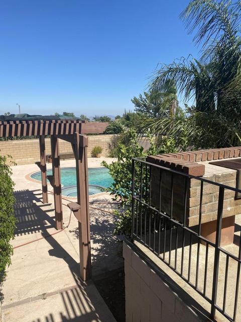 1076 Jefferson, Upland, CA 91784 photo 4