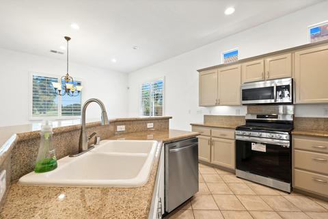 48423 Hepburn Dr, Indio, CA 92201 photo 2