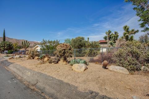 7475 Apache Trl, Yucca Valley, CA 92284 photo 3