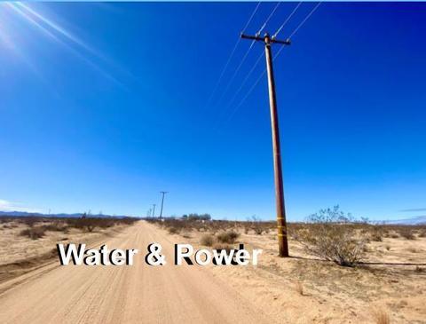 305 Orion Dr, Joshua Tree, CA 92252