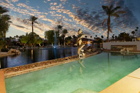 336 Crest Lake Dr, Palm Desert, CA 92211