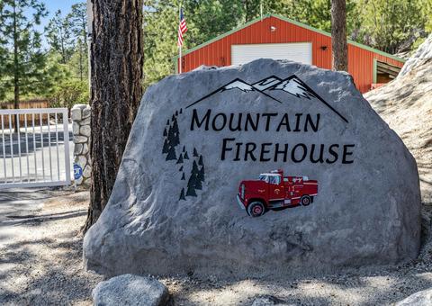 54610 Jameson Dr, Idyllwild, CA 92549