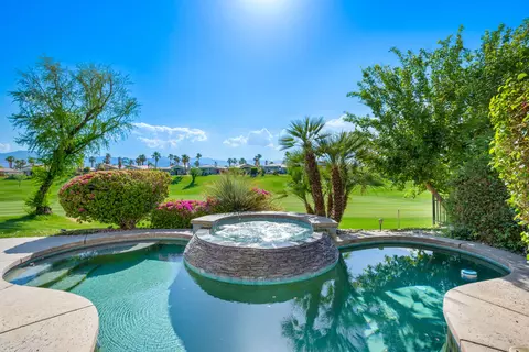 371 Tomahawk Dr, Palm Desert, CA 92211