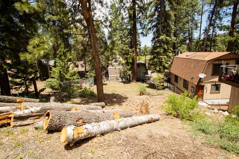 42994 Falls Ave, Big Bear Lake, CA 92315
