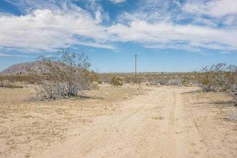 57628 Pine Rd, Landers, CA 92285 photo 16