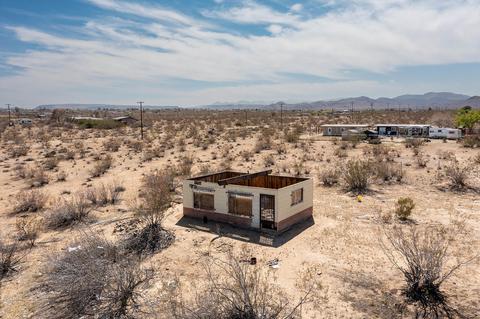 57628 Pine Rd, Landers, CA 92285