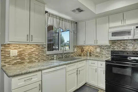7405 Frontera Ave, Yucca Valley, CA 92284 photo 16
