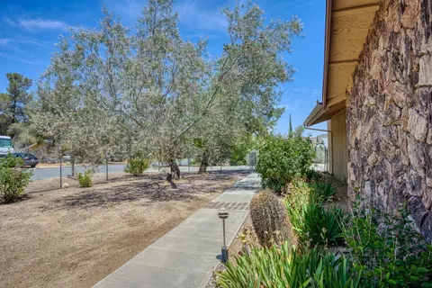 7405 Frontera Ave, Yucca Valley, CA 92284 photo 6
