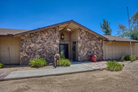 7405 Frontera Ave, Yucca Valley, CA 92284 photo 2
