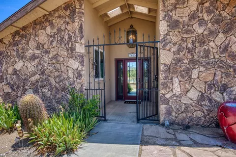 7405 Frontera Ave, Yucca Valley, CA 92284 photo 3