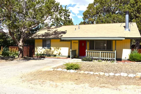 950 Central Ln, Big Bear City, CA 92314