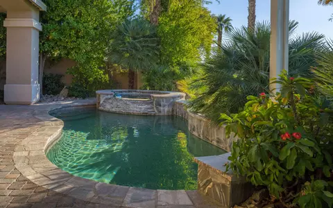 483 Tomahawk Dr, Palm Desert, CA 92211