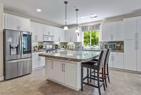 3525 Daybreak Way, Palm Springs, CA 92262