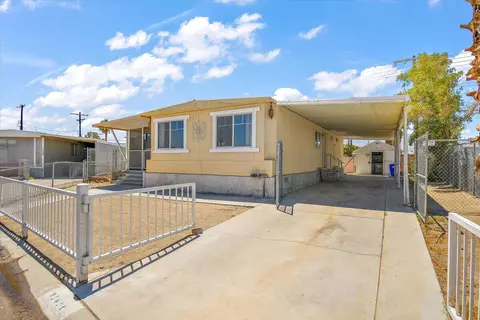 32409 Wells Fargo Rd, Thousand Palms, CA 92276