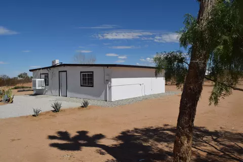 59075 Jana Ln, Landers, CA 92285 photo 4