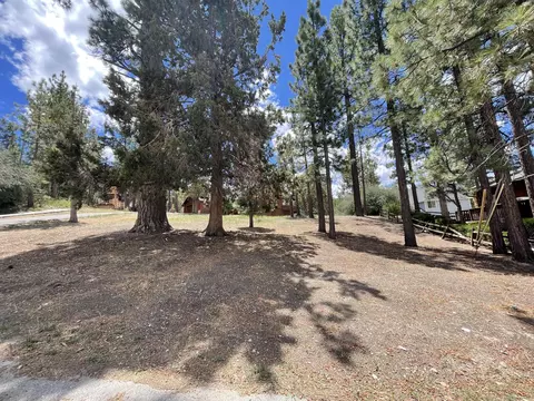 370 Crater Lake Rd, Big Bear Lake, CA 92315