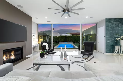 695 Cache Ln, Palm Springs, CA 92262