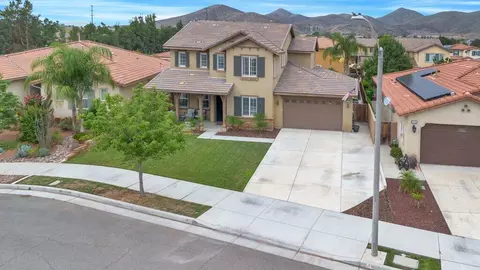 28477 Boardwalk Ct, Menifee, CA 92585