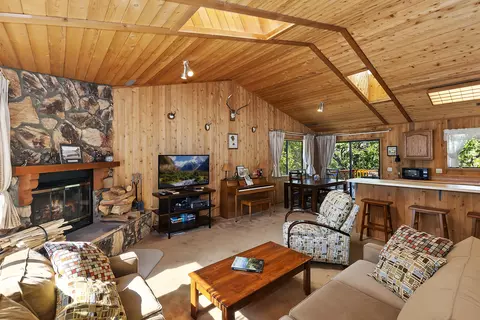 662 Villa Grove Ave, Big Bear City, CA 92314